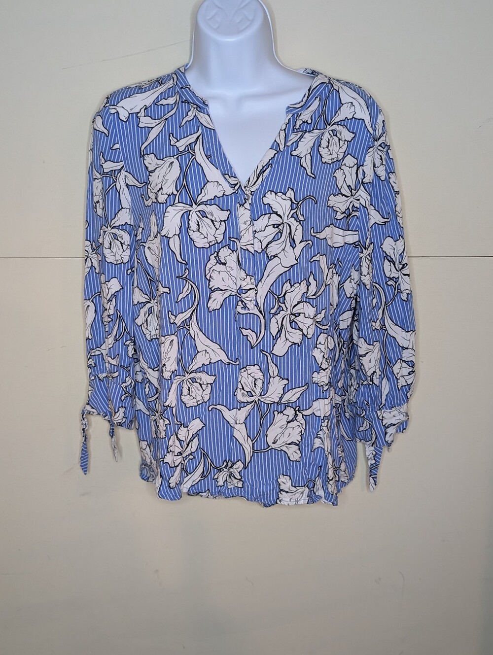 Apt 9 Loose Fit Blouse 3/4 Length Sleeves Blue Stripes Black and White Florals